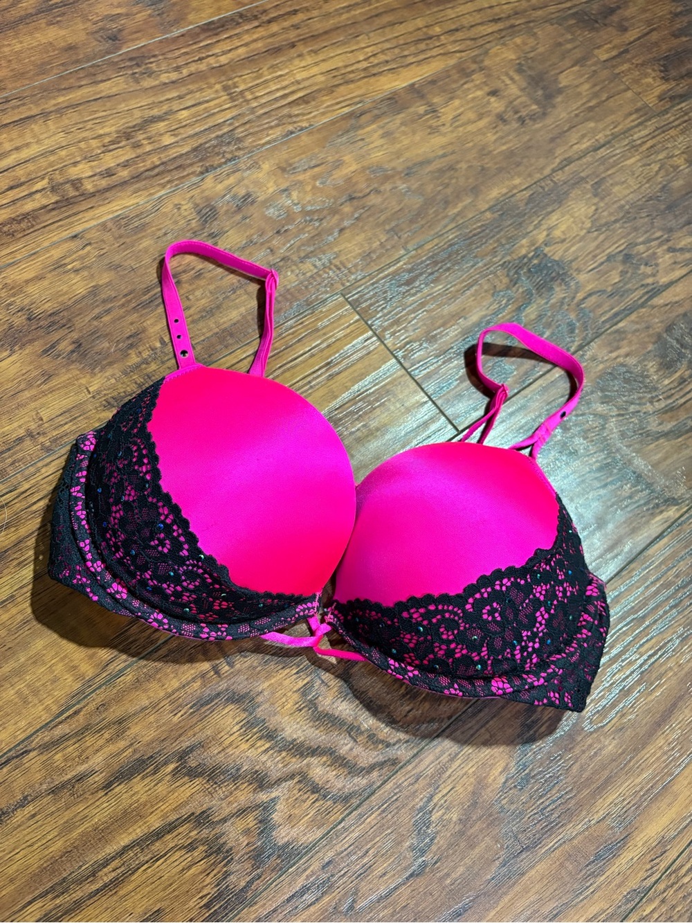 Victoria’s Secret women’s size 36B Miraculous Plunge bra
